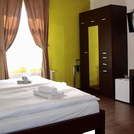 Village 3* كارلوفي فاري