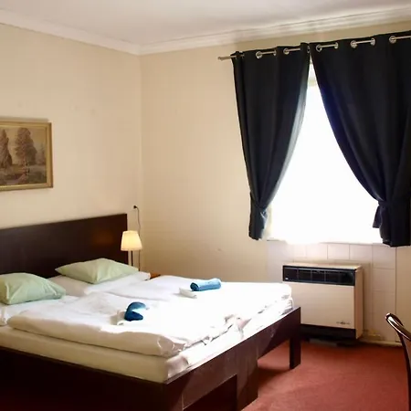 Village 3* كارلوفي فاري